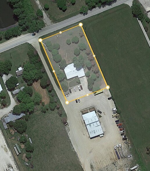 More Photos Of 500 Dennis Rd, Weatherford Flex For Lease