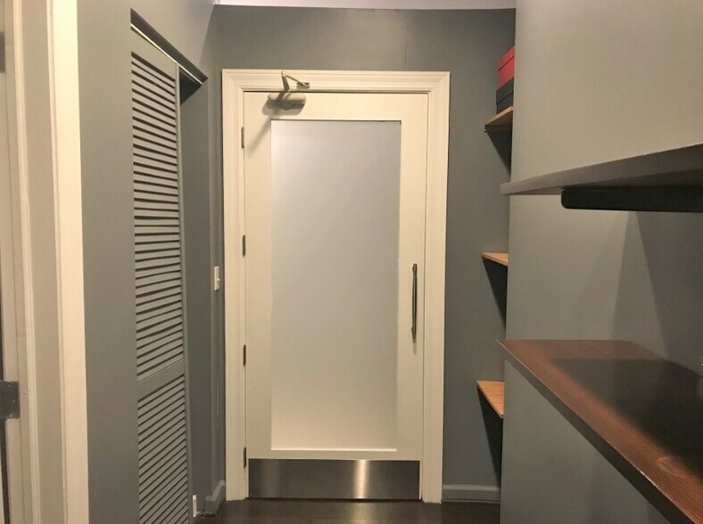 More Photos Of 824 W Superior St, Chicago Office Residential For Sale