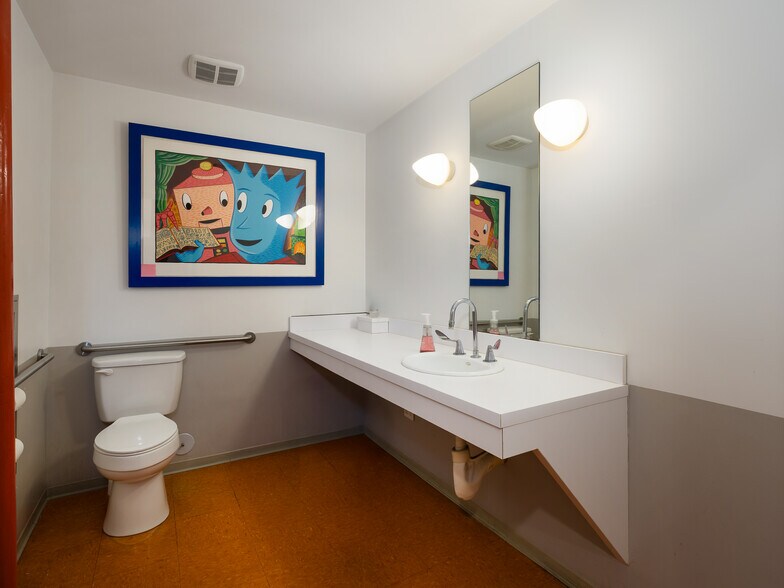 More Photos Of 1424 Marcelina Ave, Torrance Freestanding For Lease