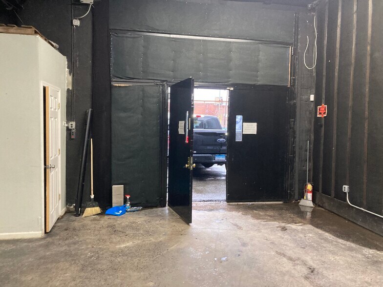 More Photos Of 1445 Commerce Ave, Bronx Industrial For Lease