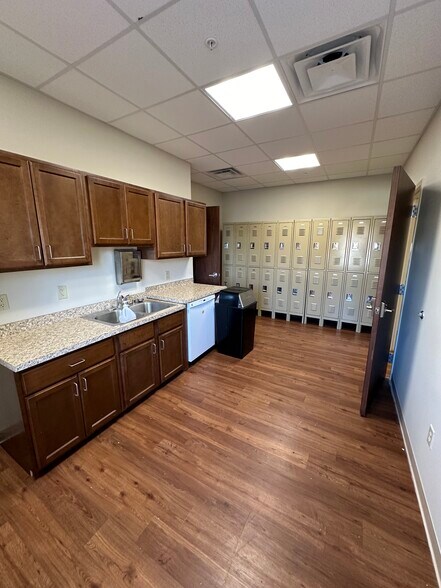 More Photos Of 101 Financial Dr, Elizabethtown Medical For Lease