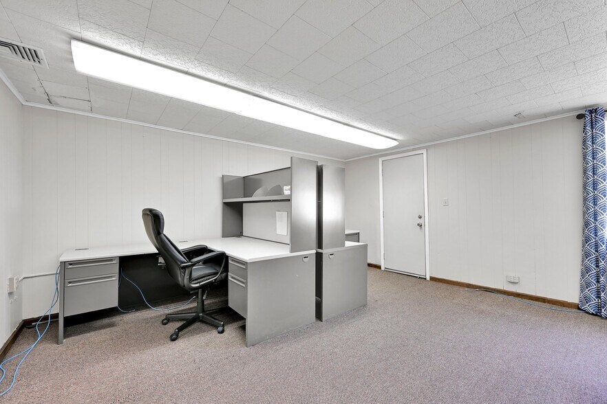 More Photos Of 26 N Railroad St, Palmyra Office For Sale