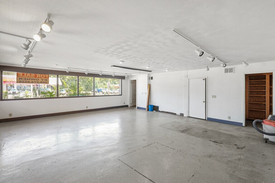 More Photos Of 3514-3516 S Westnedge Ave, Kalamazoo Storefront Retail Residential For Sale