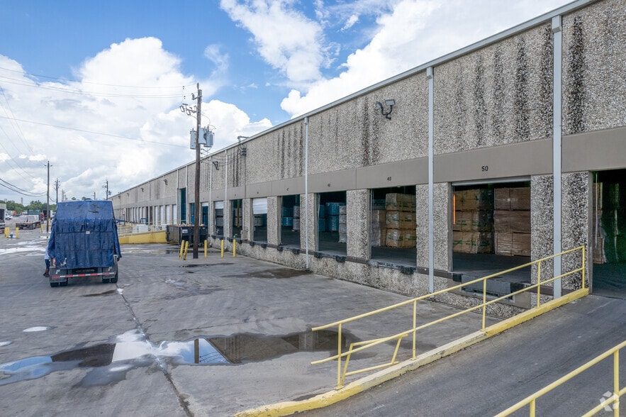 More Photos Of 2015 Turning Basin Dr, Houston Service For Lease