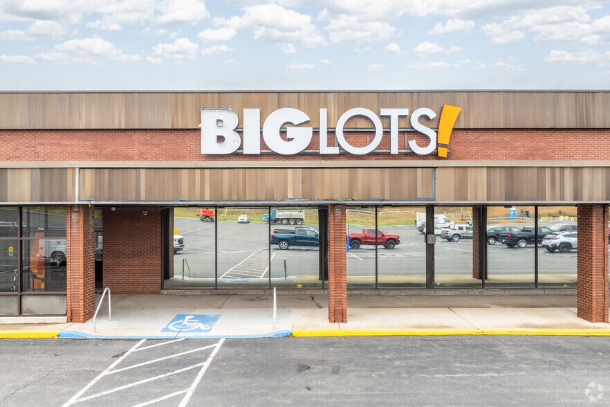 More Photos Of 940 Mall Rd, Frackville General Retail For Lease