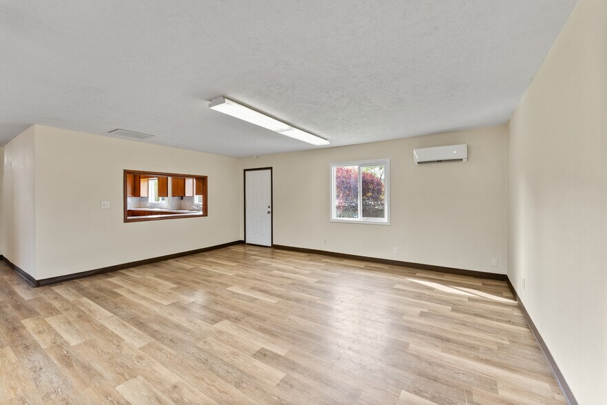 More Photos Of 132 NE Rifle Range St, Roseburg Apartments For Sale