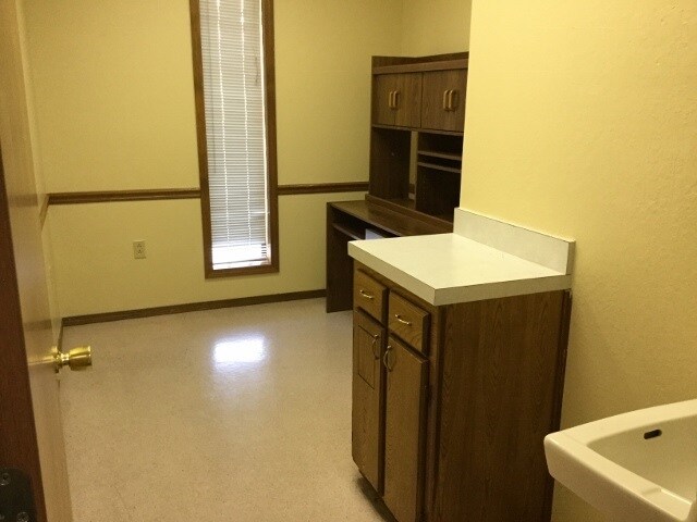 More Photos Of 1102 S Mena St, Mena Medical For Lease