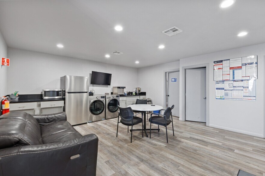 More Photos Of 4451 N Brawley Ave, Fresno Warehouse For Sale