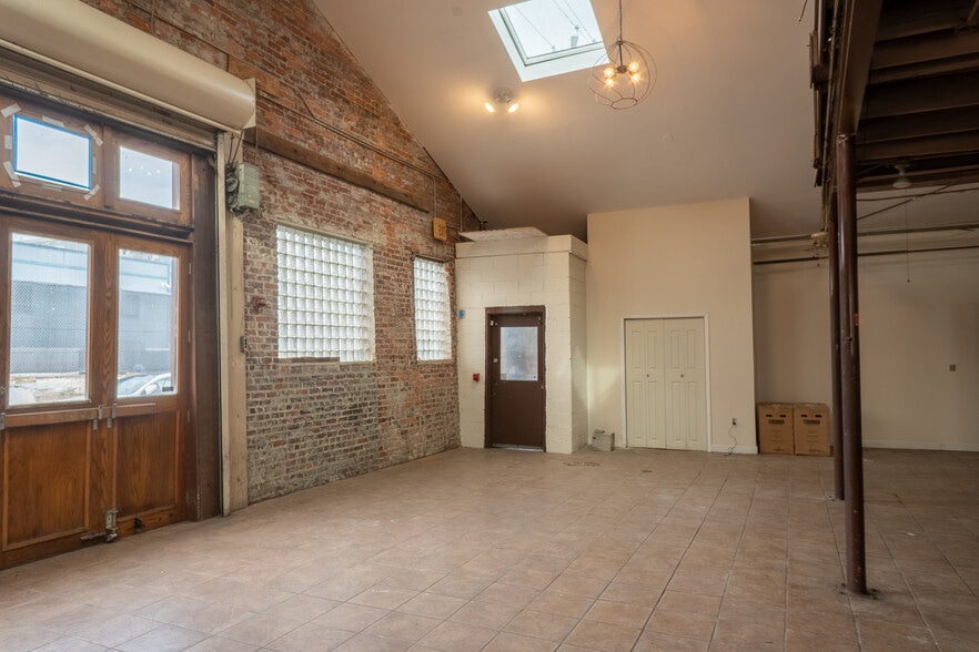 More Photos Of 290 Simpson St, Atlanta Flex For Lease