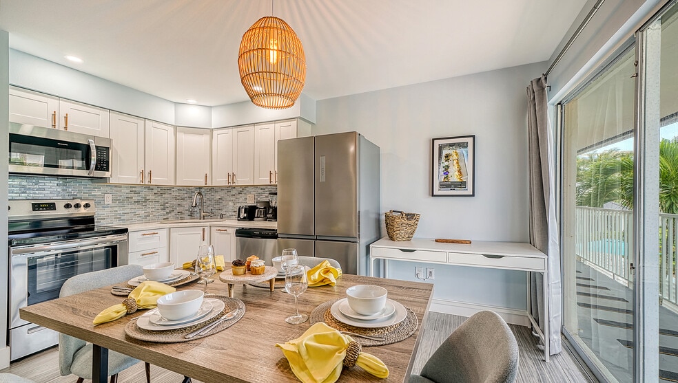 More Photos Of 104 Avenida Veneccia, Siesta Key Multifamily For Sale