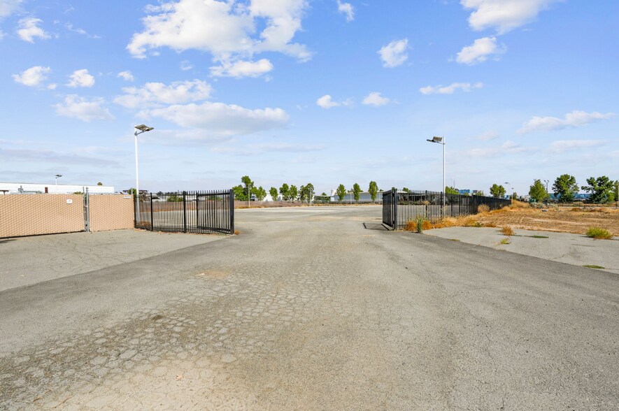 More Photos Of 334 Malbert St, Perris Land For Lease