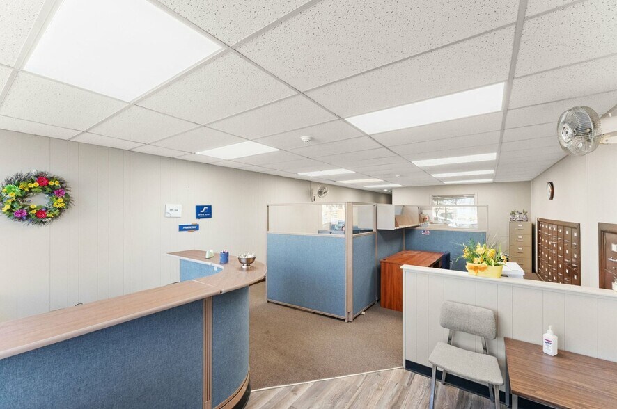 More Photos Of 206 Lincolnway, Valparaiso Office For Lease