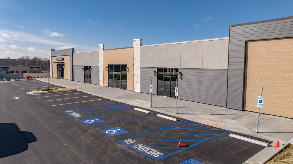 More Photos Of 4257 Harrodsburg Rd, Lexington General Retail For Lease