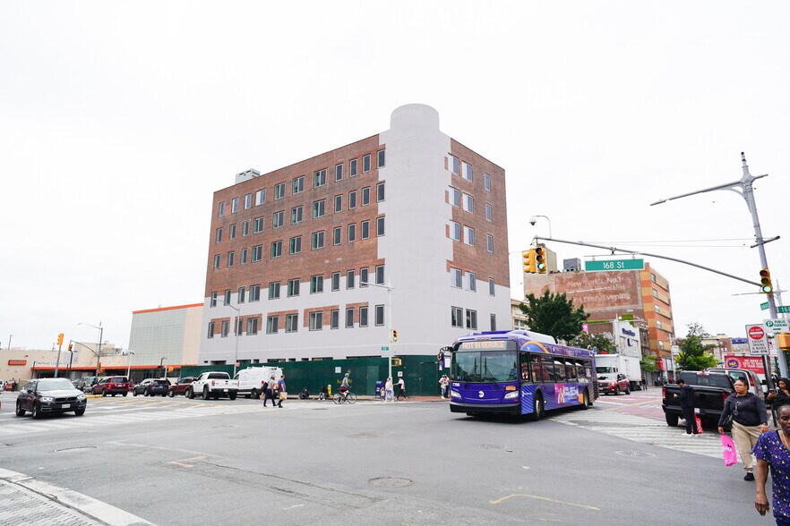 More Photos Of 166-36 Jamaica Ave, Jamaica General Retail For Lease