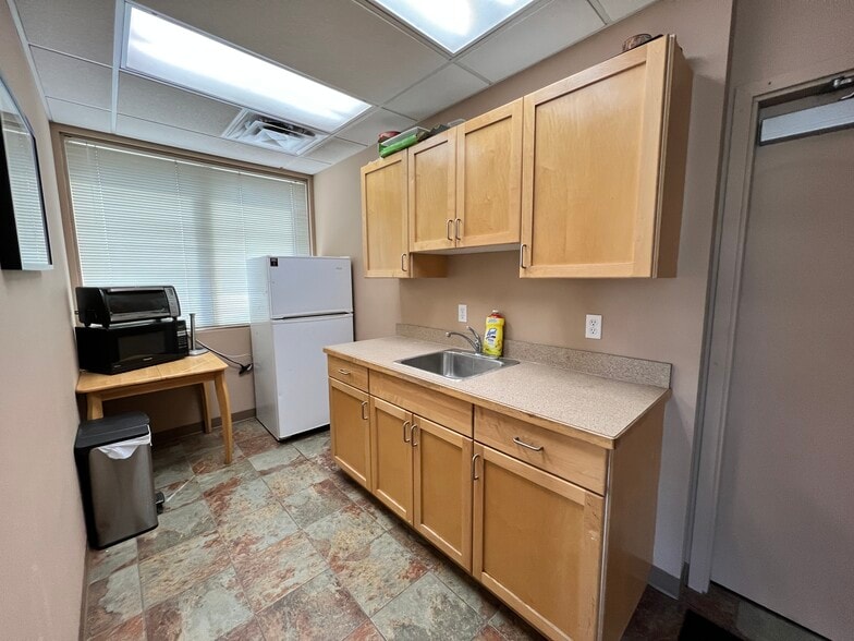 More Photos Of 8121 49 Ave Close, Red Deer Service For Sale