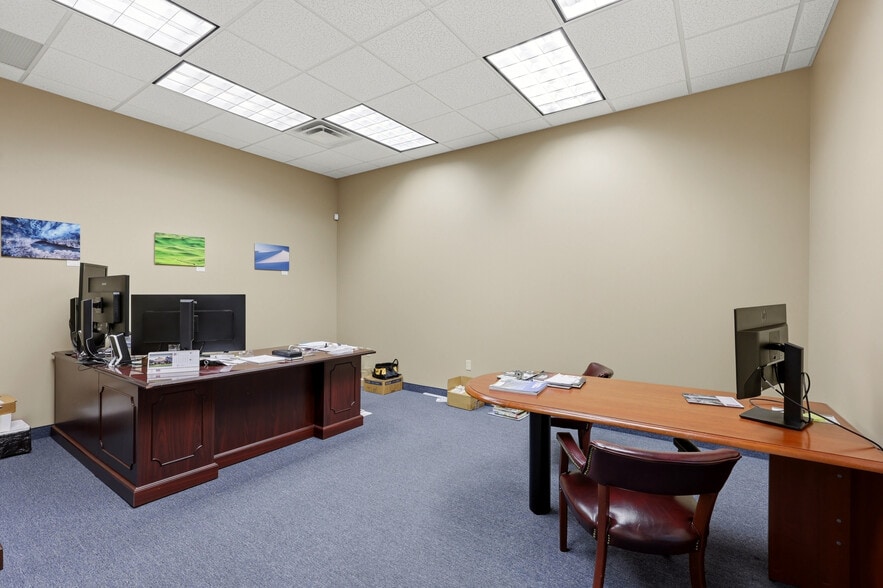 More Photos Of 2380 Fortune Dr, Lexington Light Manufacturing For Lease
