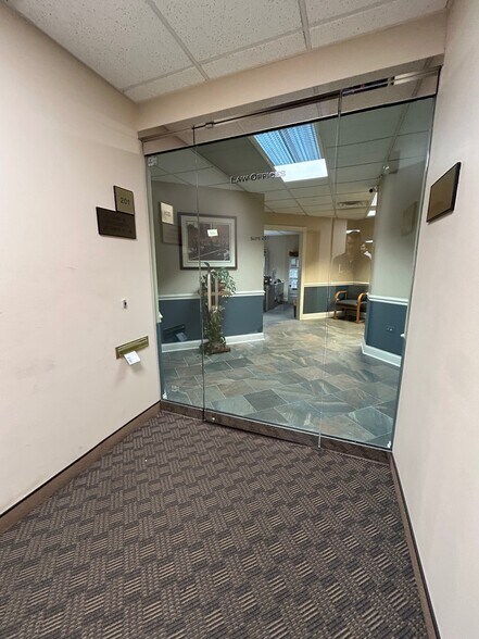 More Photos Of 1480 Renaissance Dr, Park Ridge Office For Lease