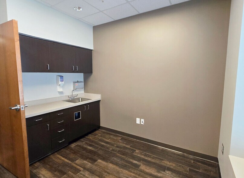 More Photos Of 460 Northside Cherokee Blvd, Canton Hospital For Lease