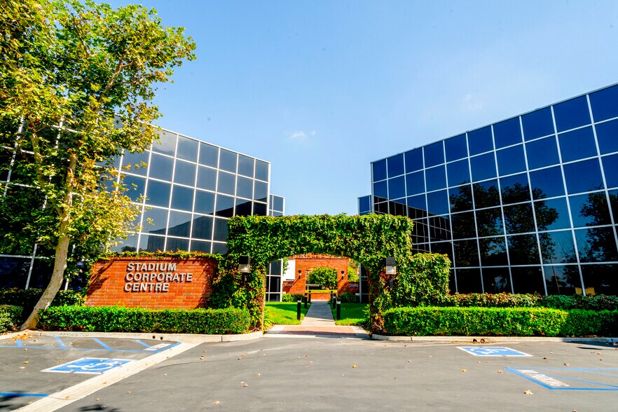 More Photos Of 2040 S Santa Cruz St, Anaheim Office For Lease