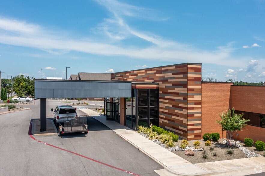 More Photos Of 200 N Bryant Ave, Edmond Medical For Sale