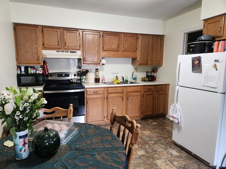 More Photos Of 53 -55 Rte 30 N, Castleton Flex For Sale