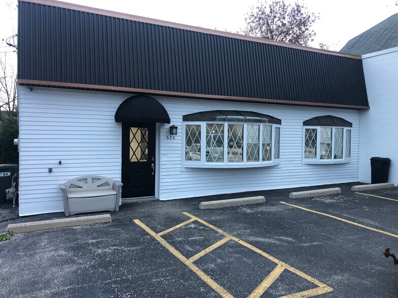 More Photos Of 624 S 92nd St, Milwaukee Freestanding For Lease