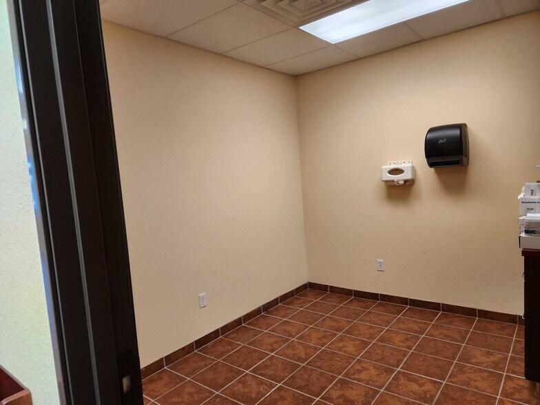 More Photos Of 7700 Cat Hollow Dr, Round Rock Medical For Lease