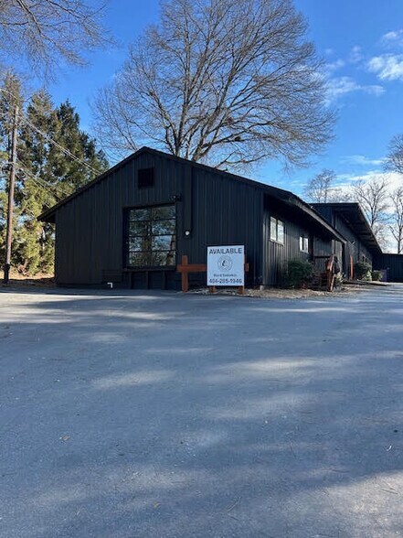 Primary Photo Of 2217 Irvingdale Dr, Chamblee Showroom For Lease