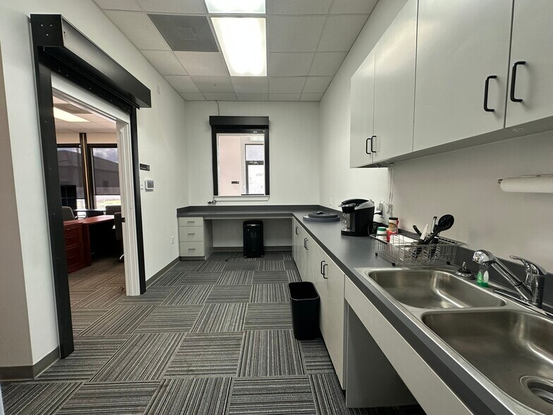 More Photos Of 516 N Burnside Ave, Gonzales Freestanding For Lease