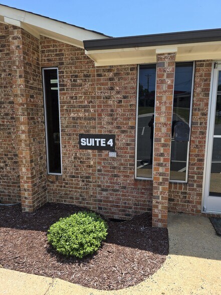 More Photos Of 112 E Dixon Blvd, Shelby Office For Lease