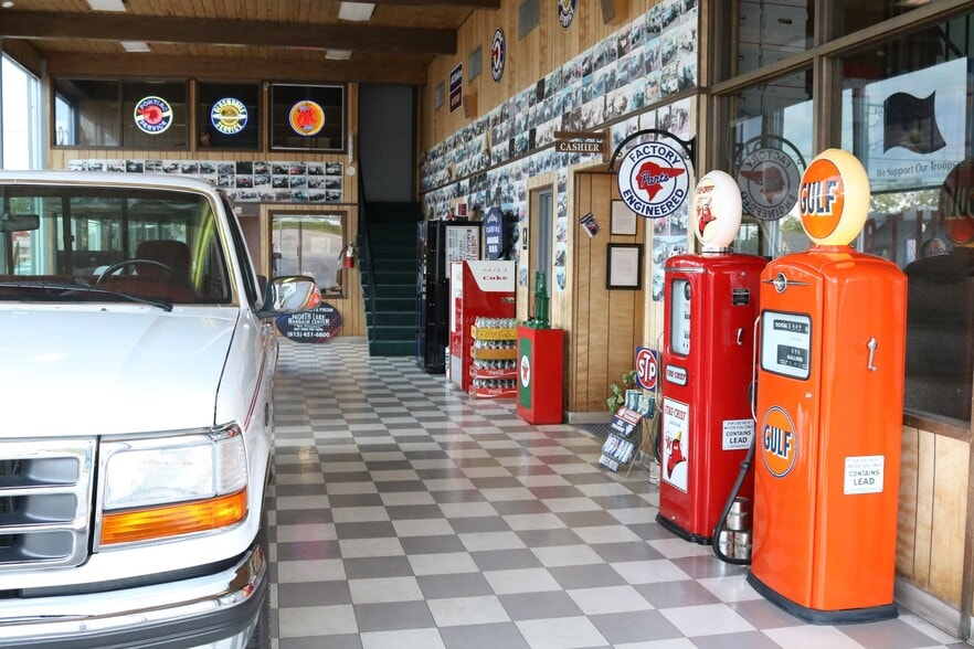 More Photos Of 214 W Main St, Gallatin Auto Dealership For Lease