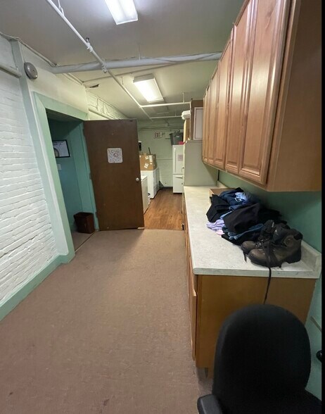 More Photos Of 913-915 Western Ave, Pittsburgh Storefront Retail Office For Lease