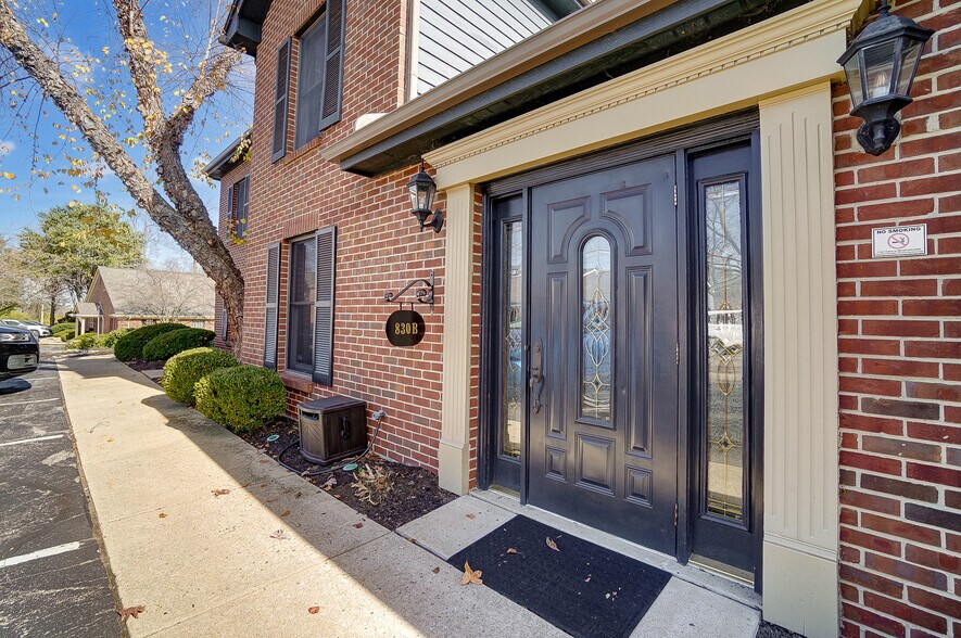 More Photos Of 830 E Franklin St, Centerville Medical For Sale