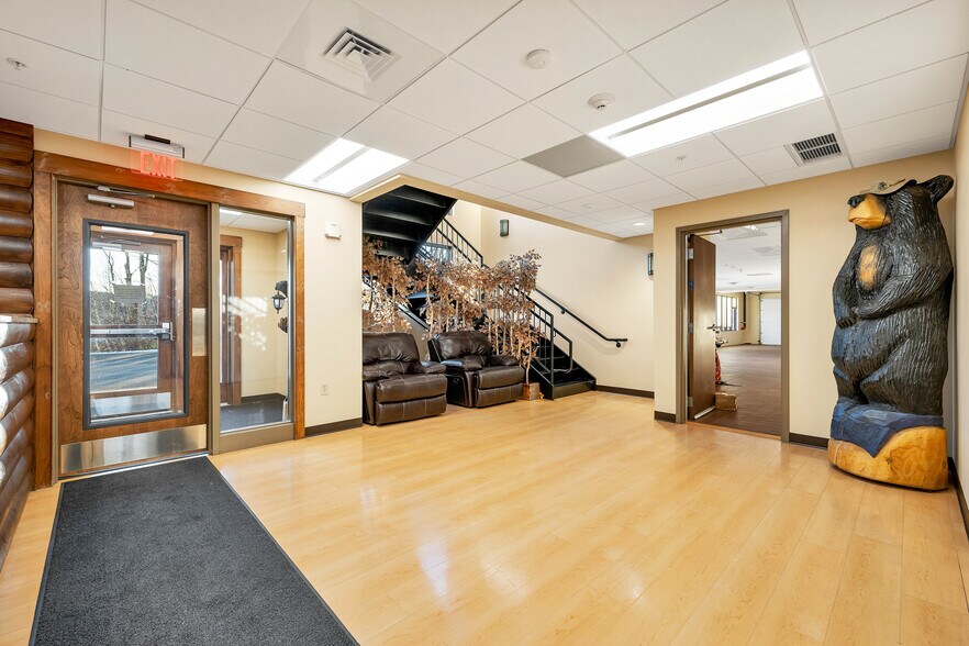 More Photos Of 81 Whittier Hwy, Moultonborough Office For Sale