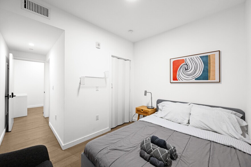 More Photos Of 2301 S Cloverdale Ave, Los Angeles Apartments For Sale