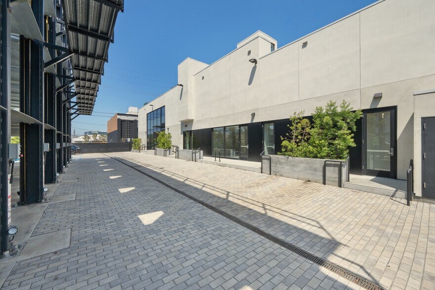 More Photos Of 940 N Highland Ave, Los Angeles Loft Creative Space For Lease