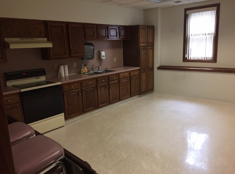 More Photos Of 300 Queen St, Southington Medical For Lease