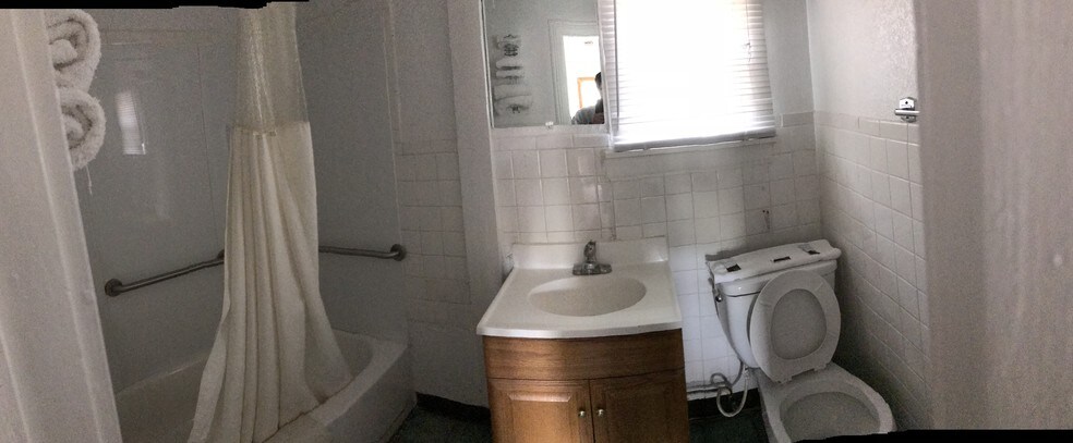 More Photos Of 406 E Route 66 Blvd, Tucumcari Hotel For Sale