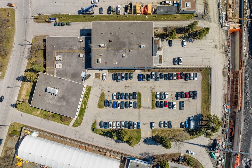 More Photos Of 2680 Queensview Dr, Ottawa Light Manufacturing For Lease