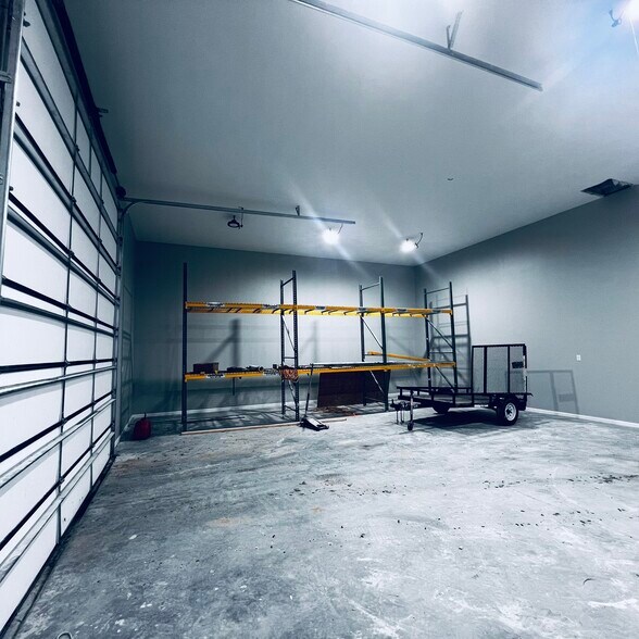 More Photos Of 8509 Palmer Ln, Bridgeville Warehouse For Lease