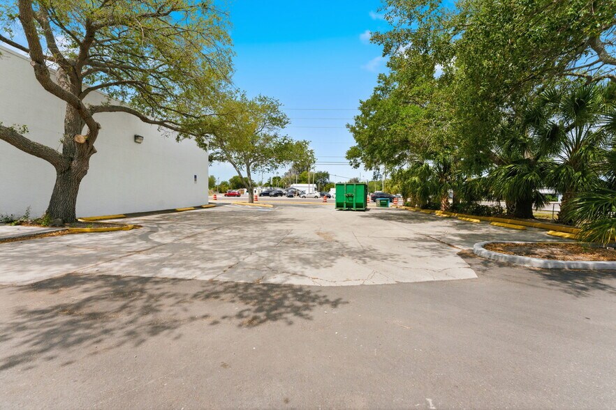 More Photos Of 4801 66th St N, Kenneth City General Retail For Sale