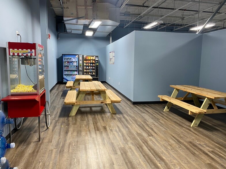 More Photos Of 2800 Gateway Dr, Pompano Beach Manufacturing For Lease