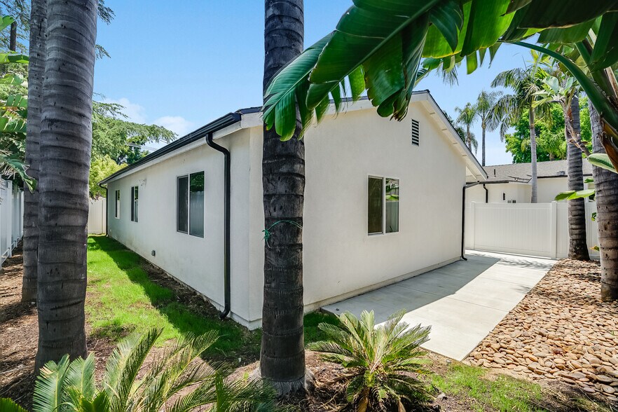 More Photos Of 7008 Encino Ave, Van Nuys Apartments For Sale