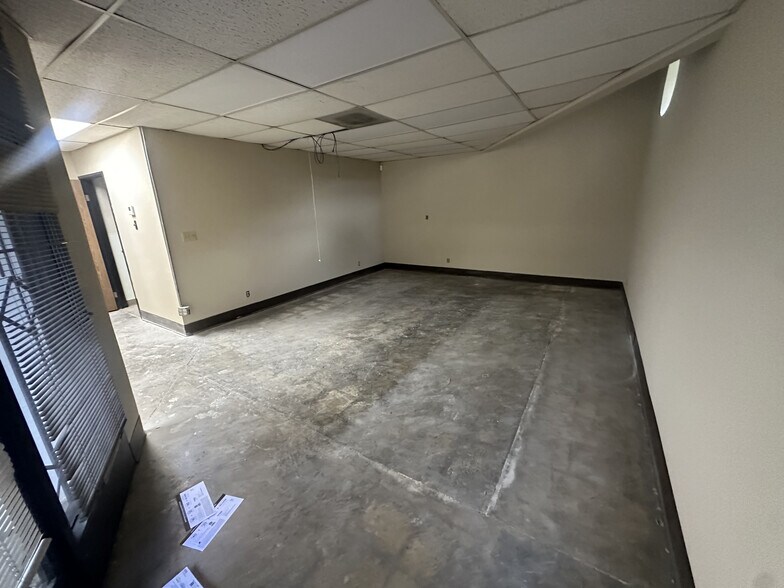 More Photos Of 2001 Hawkins Circle, Los Angeles Warehouse For Lease