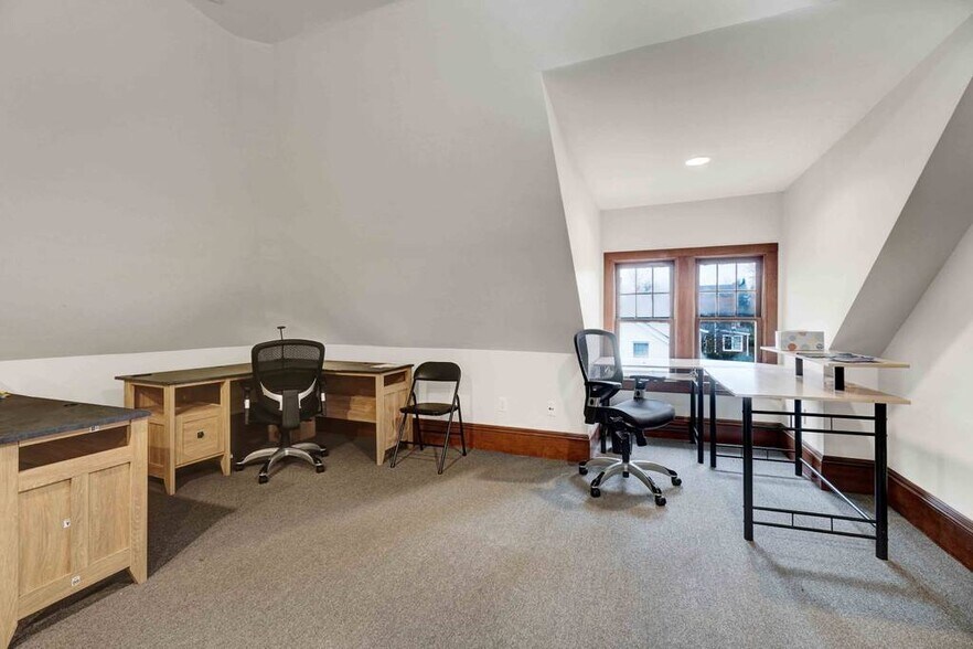 More Photos Of 10-12 Pearl St, Essex Junction Office Residential For Sale