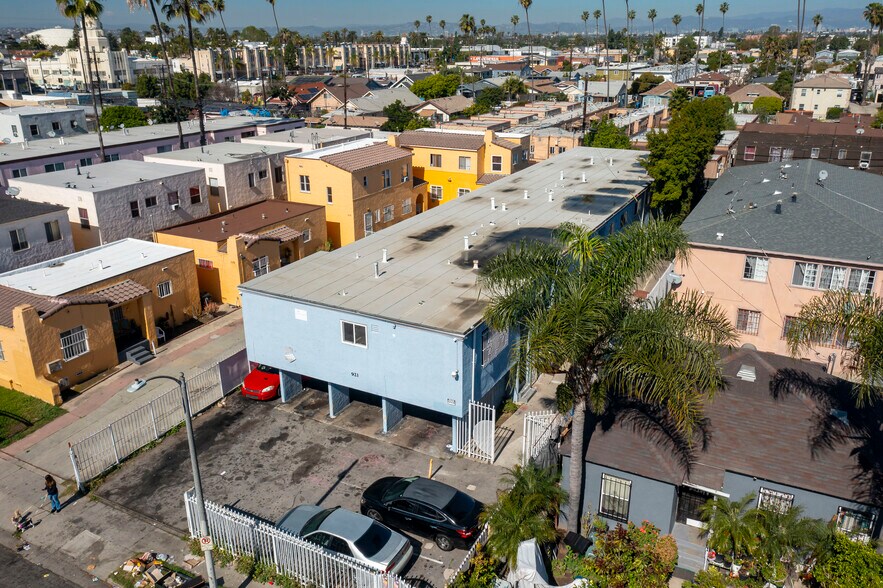 More Photos Of 921 W 82nd St, Los Angeles Apartments For Sale