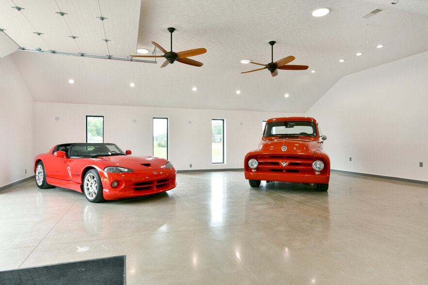 More Photos Of 3019 Parkman Rd NW, Warren Flex For Sale