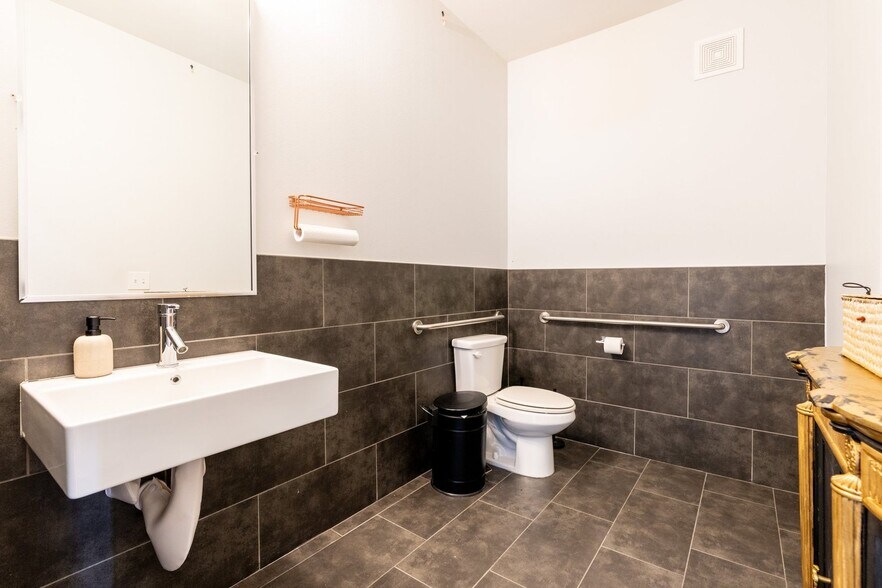 More Photos Of 2213 Poquito St, Austin Apartments For Lease