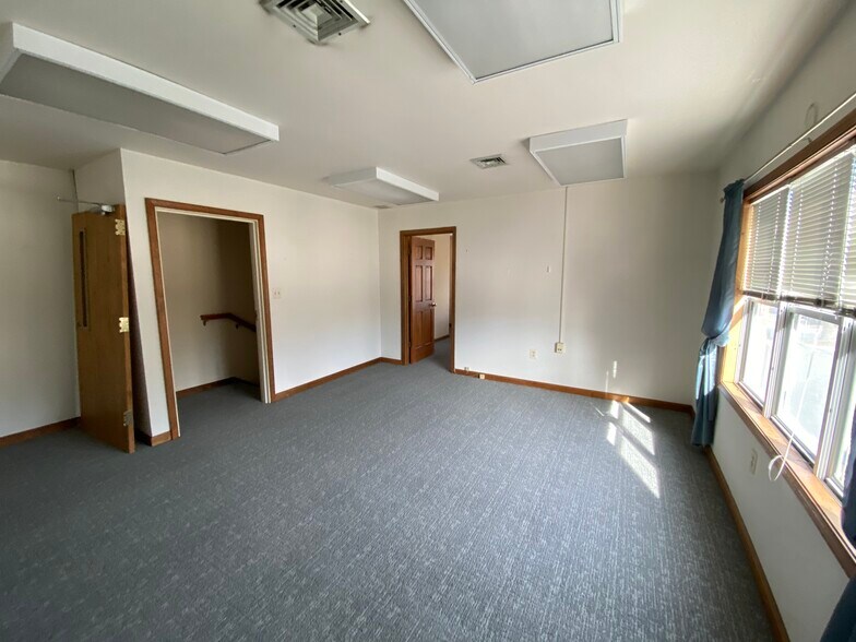 More Photos Of 9100 Church St, Manassas Office For Sale