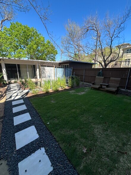 More Photos Of 4916 Kelvin Dr, Houston Coworking Space